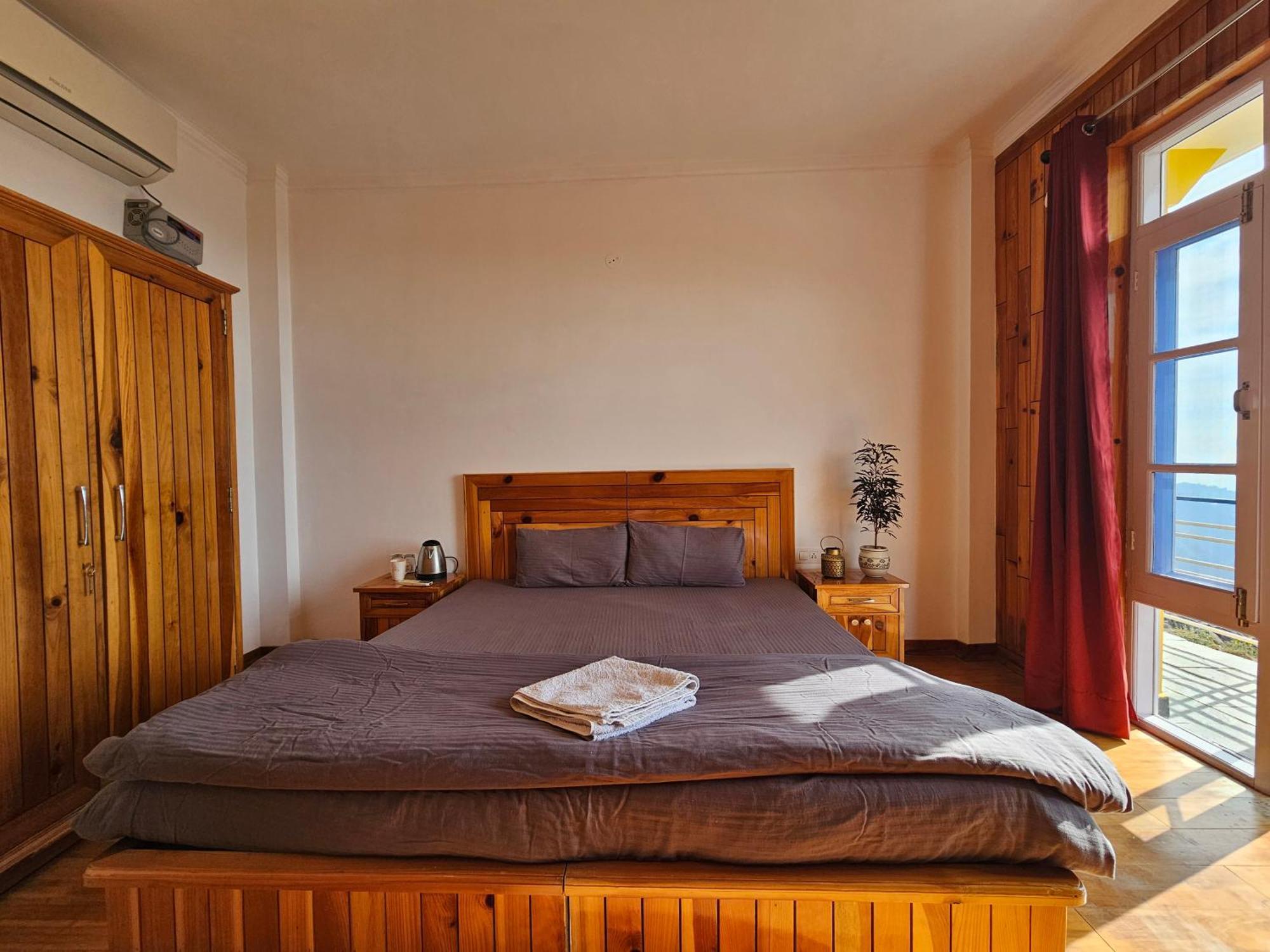Young Monk Hostel & Cafe Dharamkot McLeod Ganj Εξωτερικό φωτογραφία