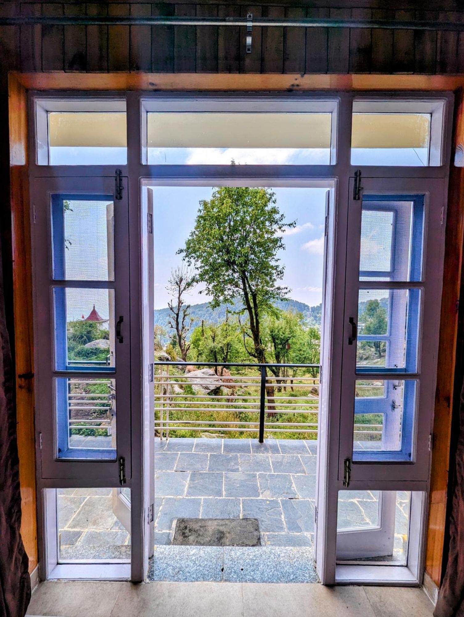 Young Monk Hostel & Cafe Dharamkot McLeod Ganj Εξωτερικό φωτογραφία